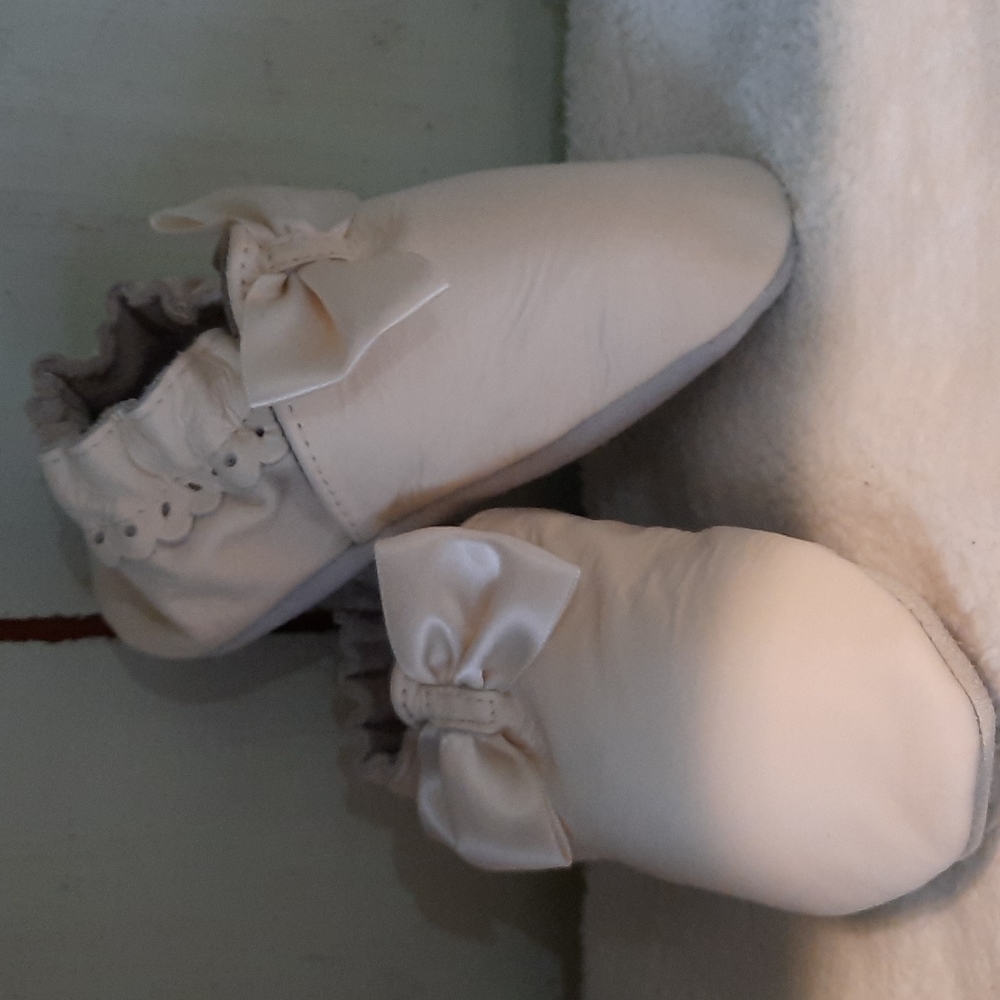Robeez Soft Sole Baby Shoes 100% Leather Wedding Unisex Cream Formal Dress NIB